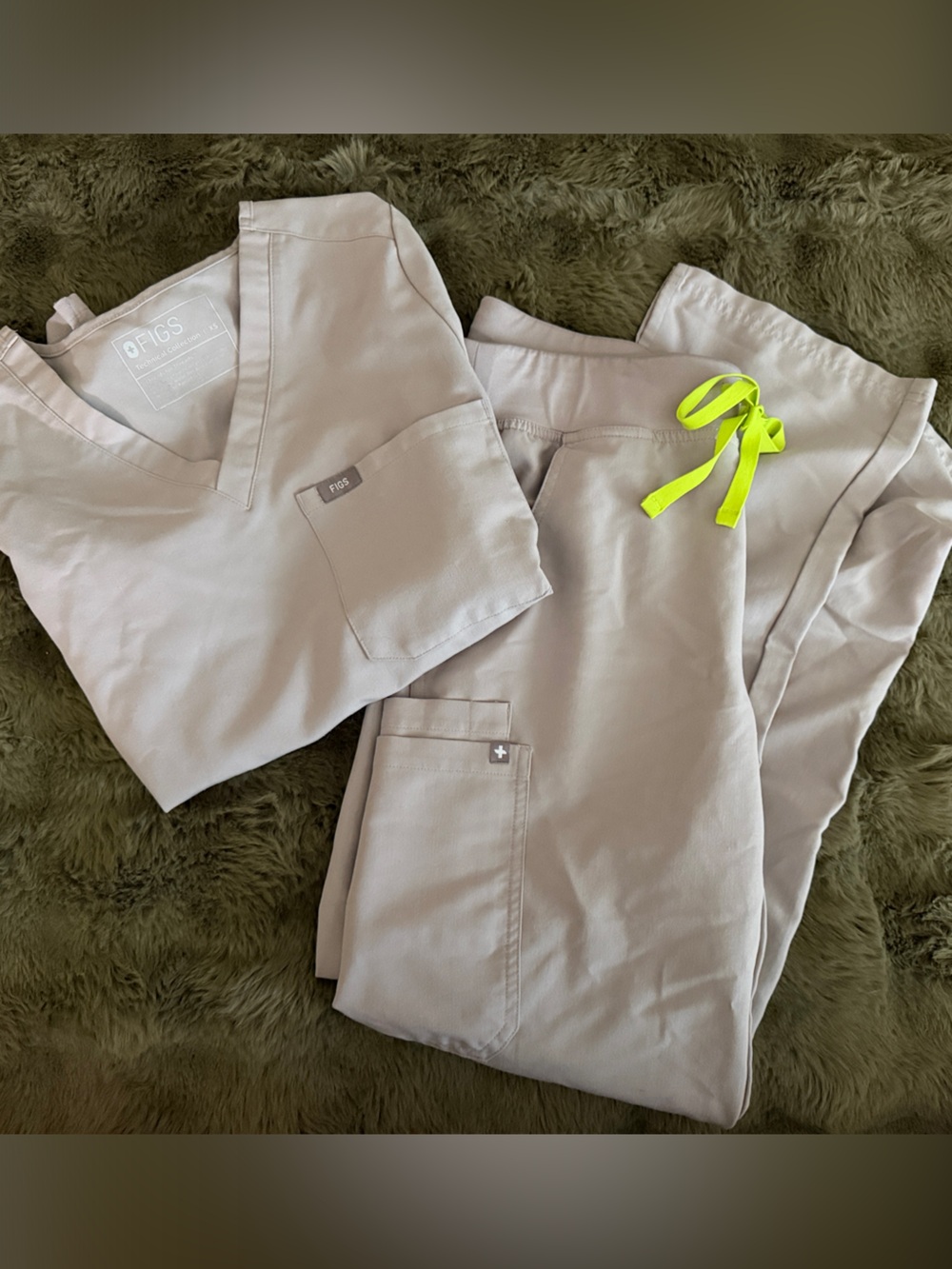Figs Women’s Light Grey Scrubs Set Size XS/S